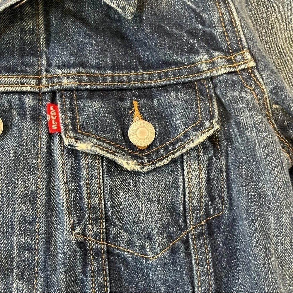 LEVI’s Ex Boyfriend Trucker Jacket in Blue Woodstock, XS - Picture 7 of 16